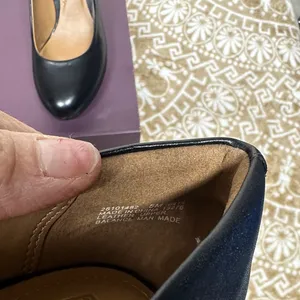 Clarks Women's Classic Black Leather Pumps thumbnail 4