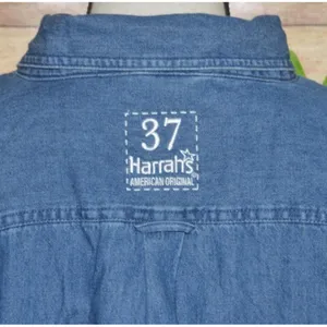 Harrah's Casino Blue Denim Button Up Shirt Top Size XL Cotton Embroidered Logo thumbnail 7