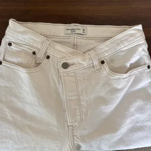 Abercrombie & Fitch The Dad High Rise White Crossover Straight Jeans 28/6 thumbnail 2