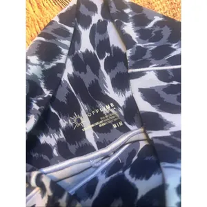 Aerie Offline Blue Cheetah Crossover Waist Legging 7/8 length and Size M thumbnail 5