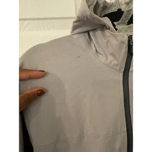 Patagonia Women’s Hooded‎ Windbreaker Jacket Gray Full Zip Pockets Size S thumbnail 3