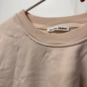 Reformation jeans classic crewneck sweatshirt peach light beige thumbnail 3
