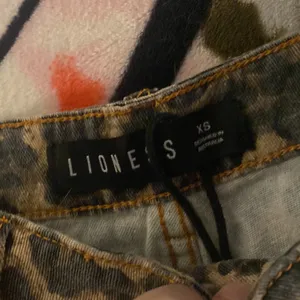 LIONESS NWOT Leopard Print Baggy Jeans thumbnail 5