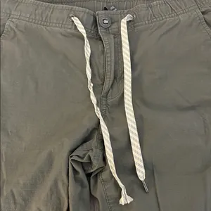 Vuori Ripstop Pants Women’s Size Extra Small Dark Green thumbnail 4