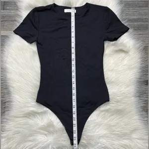 Babaton Aritzia Contour Crew Shortsleeved Bodysuit thumbnail 7
