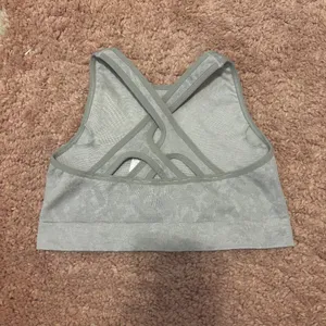 Gymshark Adapt Animal Seamless Sports Bra Womens Medium Gray High-Neck Crossover thumbnail 4