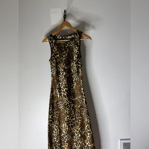 Francesca’s Leopard Print Sleeveless Maxi A Line‎ Dress Satin Size Small thumbnail 3