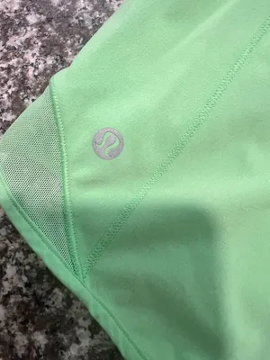 Lululemon High-Rise Hotty Hot 2.5" Shorts thumbnail 4