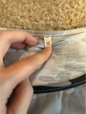 ab11 Woman top shirt size medium thumbnail 3
