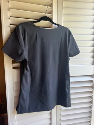 heartsoul Break On Through Women's 3-Pocket Pitter-Pat V-Neck Scrub Top thumbnail 2