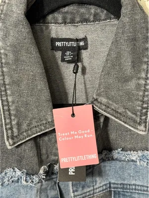 NWT PrettyLittleThing Washed Gray Double Layered Denim Cropped Jean Jacket 2 XS thumbnail 4