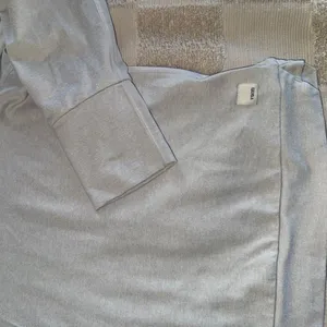 Vuori Women's Halo Essential‎ Hoodie in a light grey color size L thumbnail 2