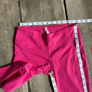 Fabletics Womens Leggings Size XS Lima Capri Workout Hot Pink Raspberry‎ Active thumbnail 7