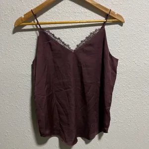 Express Womens XS Plum Purple Lace Trim V-Neck Cami Tank Top Adjustable‎ Straps thumbnail 2