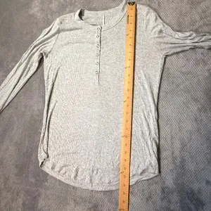 Aerie Women’s XS Gray Ribbed Long Sleeve Henley Snap Button Curved Hem Top #1800 thumbnail 6
