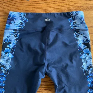 Alo yoga leggings thumbnail 3