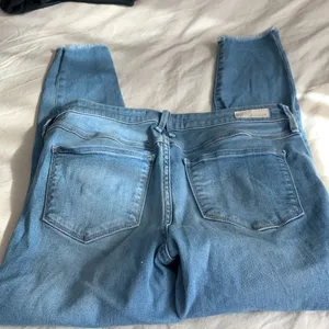 Abercrombie and Fitch signature cropped collection jeans thumbnail 5