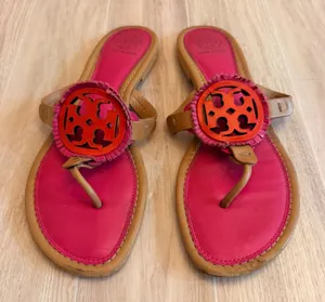 Tory Burch Miller Sandals Women 9M Pink Tan Good Fringe Logo Thong Flats thumbnail 1