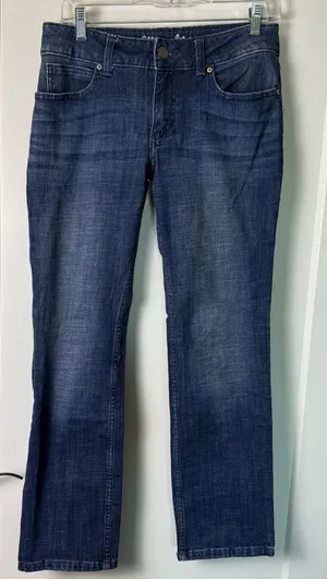 Wrangler Women's Essential Straight Stretch Mid-Rise Slim Fit Straight Leg Jean‎ thumbnail 1