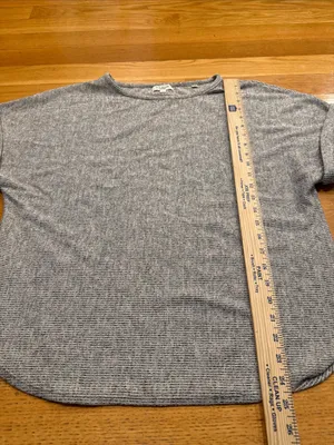 Max studio short sleeve sweater size large. thumbnail 4