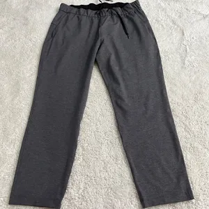 Lululemon Womens On The Fly 7/8 Gray Pants Sz 12 Travel Casual Preppy Sportswear thumbnail 2