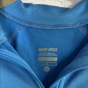 Nike Women's Sky Blue Long Sleeve‎ Athletic Sweatshirt Woman’s Size Large thumbnail 2