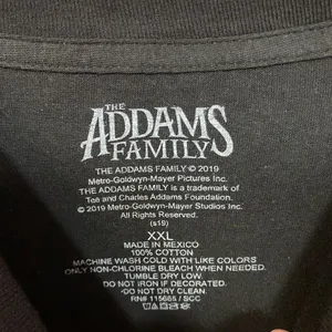 The Addams Family Portrait T-Shirt 2XL thumbnail 4