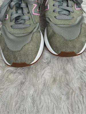 New Balance Women's Olive Green/Sneakers with Pink Details Size 9 thumbnail 7