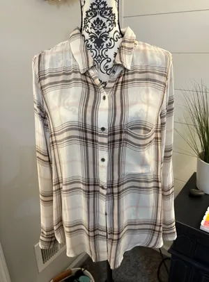 Susina Size Large Long Sleeve Plaid Shirt thumbnail 1