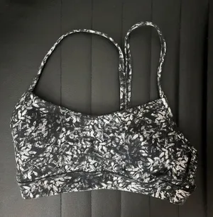 Lululemon spotted flow y sports bra thumbnail 1