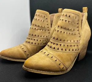 Mi‎ iM Boots Pre-owned, Lazer cut, leather uppers, boho vibe booties 7.5 thumbnail 1