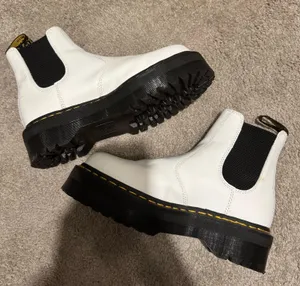 Dr. Martens Chelsea Platform Boots Leather Smooth thumbnail 1