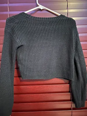 black sweater Size M thumbnail 2