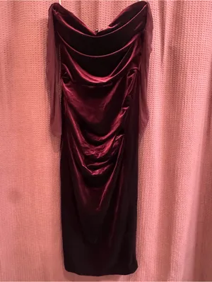 House of CB Off-Shoulder Velvet Midi Dress in Wine thumbnail 2