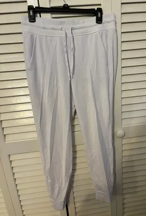White joggers Size M thumbnail 1
