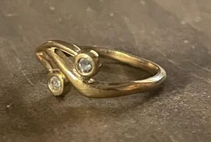 Vintage 1985 Avon soft sweep crystal pinky ring Gold thumbnail 4