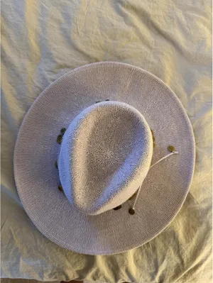 Light purple hat thumbnail 3