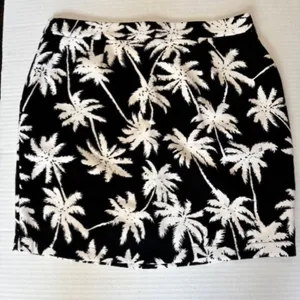 Gianni Bini Women's Skirt L Black White Palm Tree Pencil Skirt Tropical Resort thumbnail 1