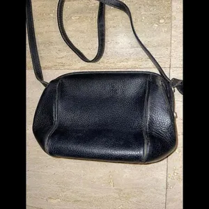 Vtg ‎ Guy Laroche Paris shoulder Crossbody Leather Purse Black 9”x6”x4” thumbnail 3