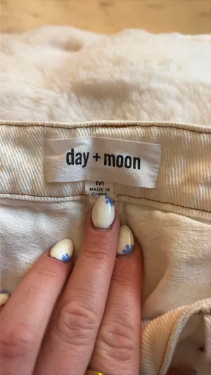 Day + Moon White Denim Shorts Size M thumbnail 4