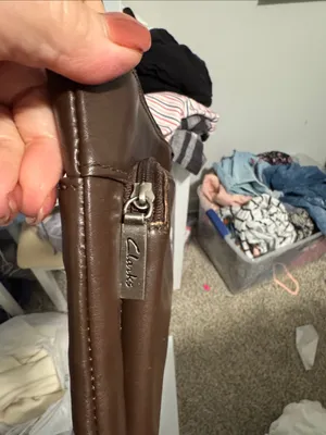 Classic Brown Leather Crossbody Bag - Stylish Everyday Carry thumbnail 2