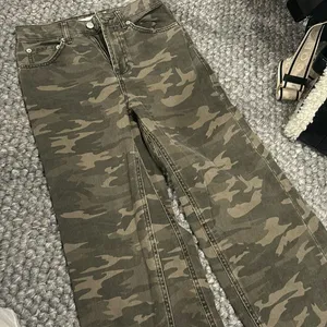 TopShop Moto Camo‎ Straight Leg Pant Size 25 thumbnail 2