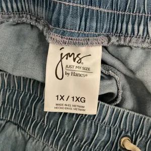 JUST MY SIZE by Hanes Women's 1X Light Wash Wide Leg Cropped Pants Elastic Waist thumbnail 3