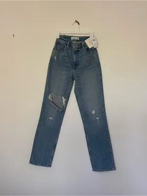 Abercrombie & Fitch “the 90’s Straight ultra high Jeans” thumbnail 3