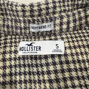 Hollister Boyfriend Fit Houndstooth ButtonUp Flannel Shirt Womens Small Gray/Tan thumbnail 5