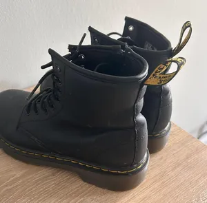 Dr. Martens Black thumbnail 3