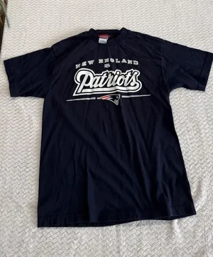 NFL Team Apparel New England Patriots Navy Blue Graphic T-Shirt Womens Medium thumbnail 1