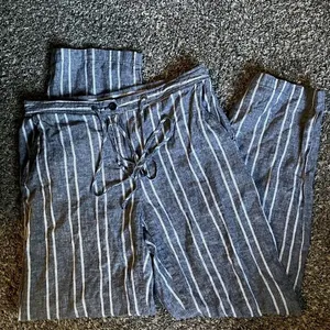 Grey striped Flowy pants size medium Gray thumbnail 1