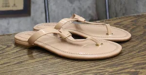 On 34th Womens Galinaa Thong Flat Sandals Brown Patent 5.5M thumbnail 1