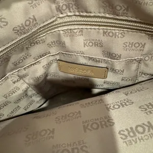 Michael Kors jet set tote EUC‎ thumbnail 6